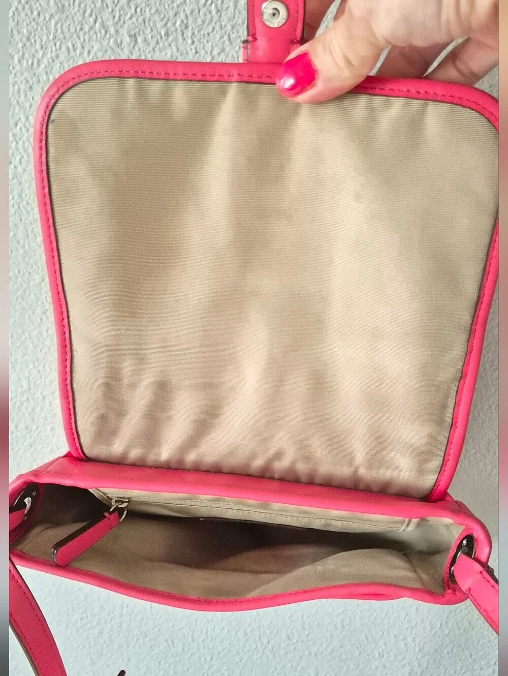 COACH Vintage Y2k Hadley Field Bag in a vibrant strawberry pink color.